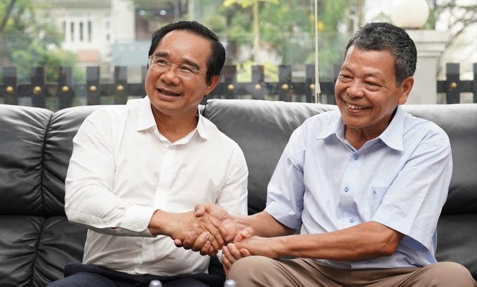 Chủ tịch UBND TP.HCM Nguyễn Văn Được thăm, tri ân thầy thuốc lão thành