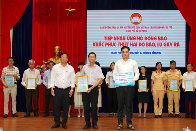 TP.HCM tiếp nhận thêm hơn 20 tỷ đồng của 24 đơn vị, tổ chức, cá nhân ủng hộ đồng bào bị thiệt hại do bão lũ