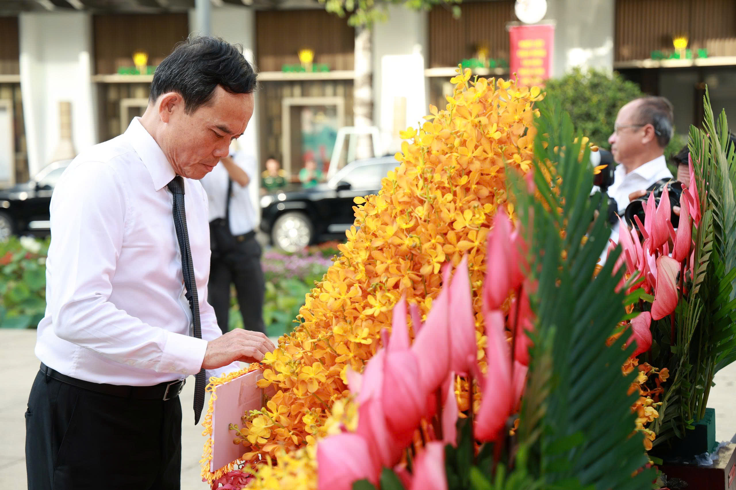 Đời đời nhớ ơn Chủ tịch Hồ Chí Minh vĩ đại