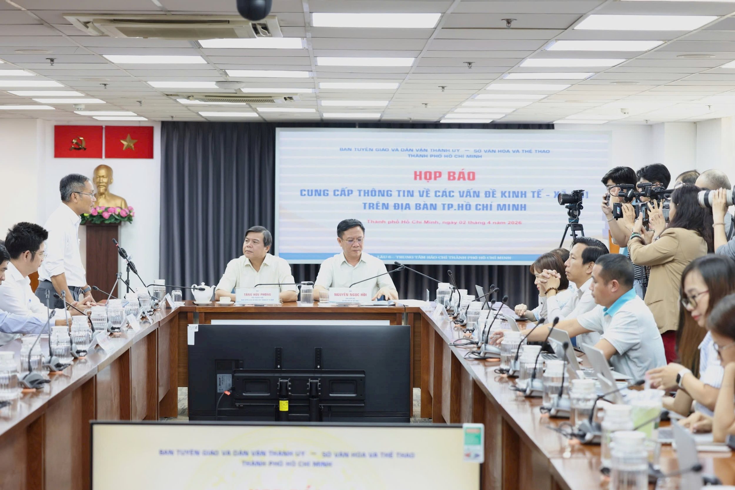 Cam kết, thể chế và kết nối - đối thoại giúp Thành phố tăng thứ hạng