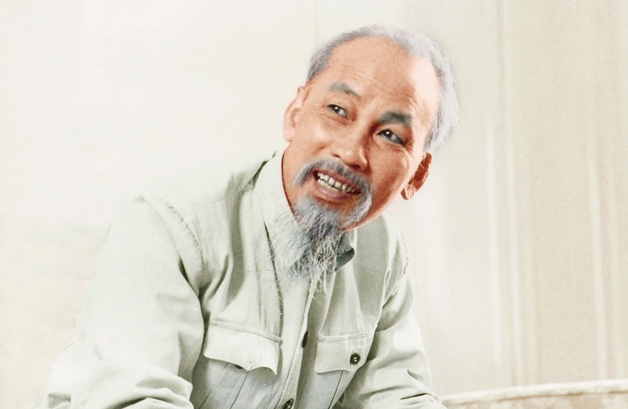 Ánh sáng Hồ Chí Minh soi đường cho chúng ta đi