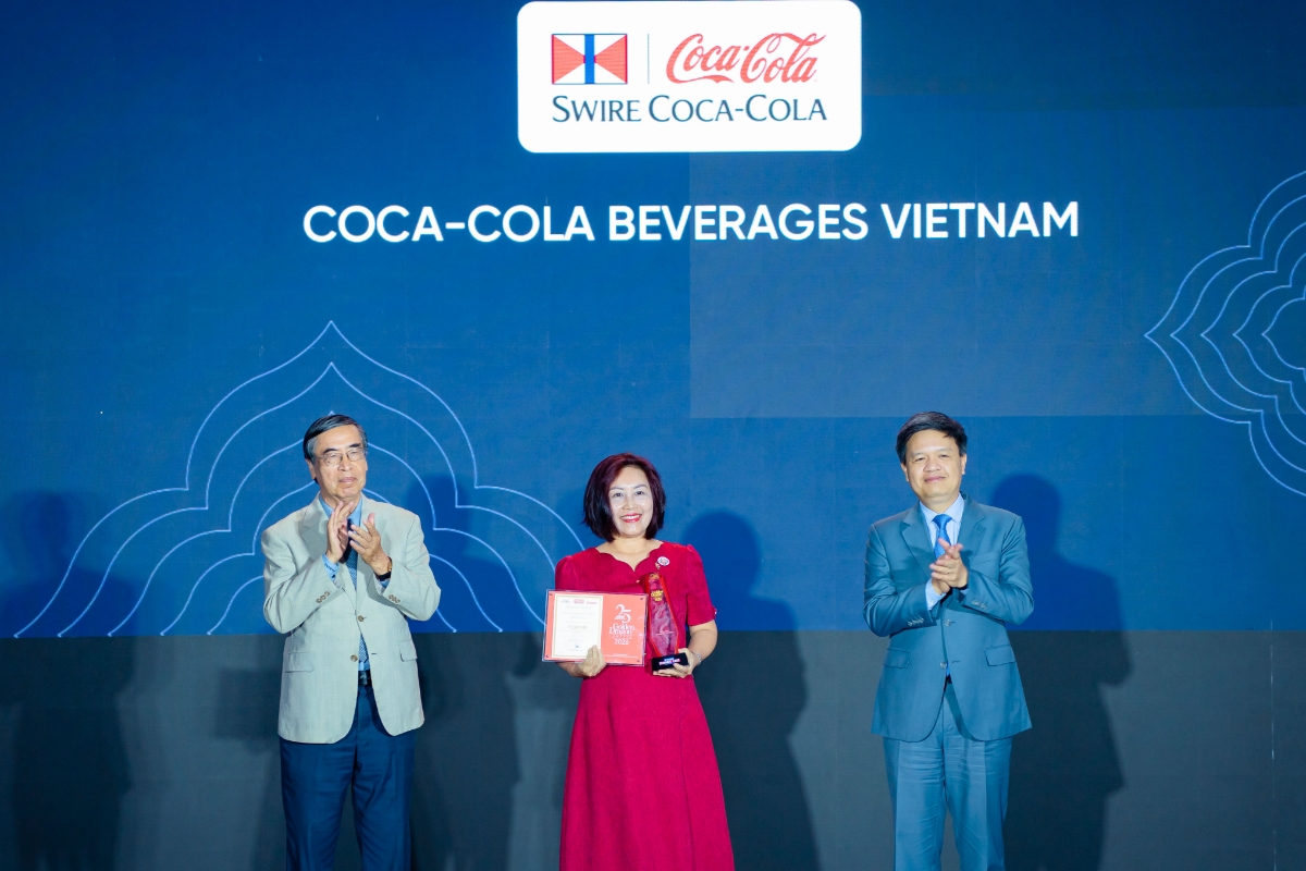 Coca-Cola Việt Nam liên tiếp dẫn đầu nhóm ngành FMCG và nằm trong Top 10 Doanh nghiệp bền vững
