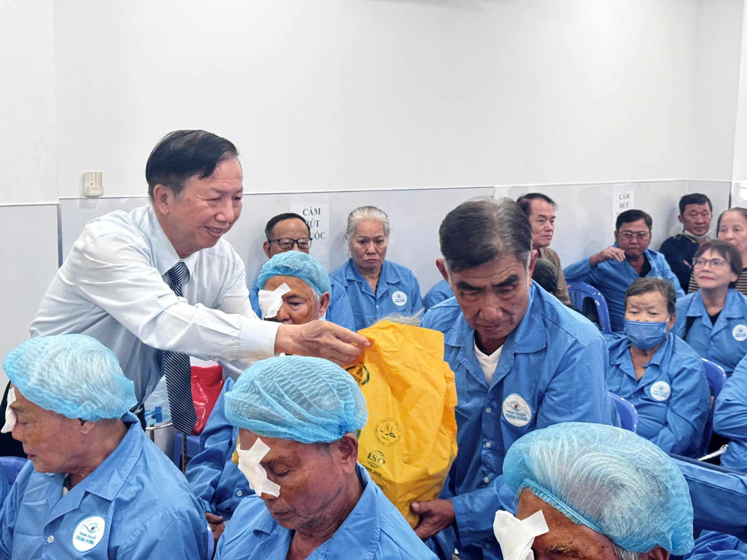 Hội Bảo trợ Bệnh nhân nghèo TP.HCM đồng hành cùng các nhà tài trợ mang ánh sáng cho người nghèo