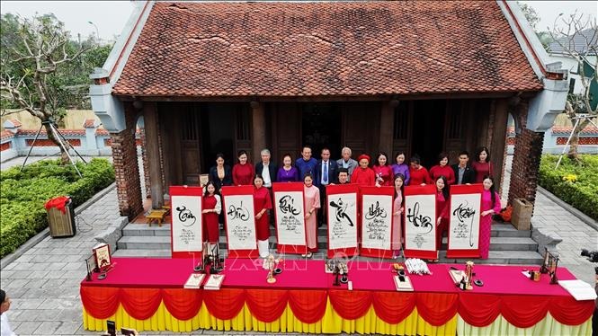 Hà Tĩnh diễn ra hoạt động khai bút chép toàn văn Truyện Kiều bằng thư pháp chữ Quốc ngữ