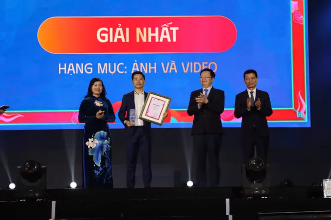 Trao giải “Giải thưởng truyền thông về quyền con người Việt Nam hạnh phúc 2025”