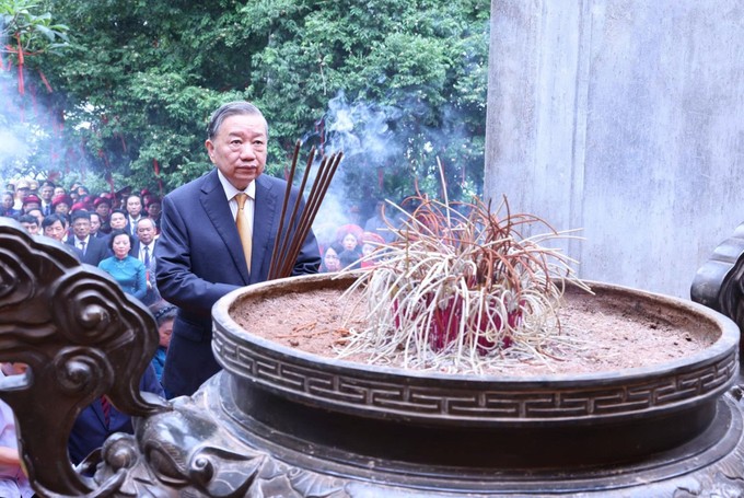 Tổng Bí thư, Chủ tịch nước Tô Lâm dâng hương tưởng niệm Quốc tổ Hùng vương